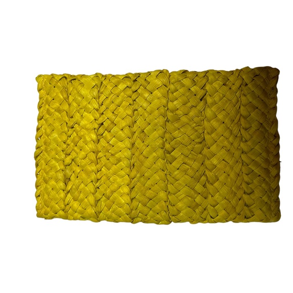 NEW Womens Solid Color Straw Magnetic Clutch Bag in bright yellow - Picture 3 of 8